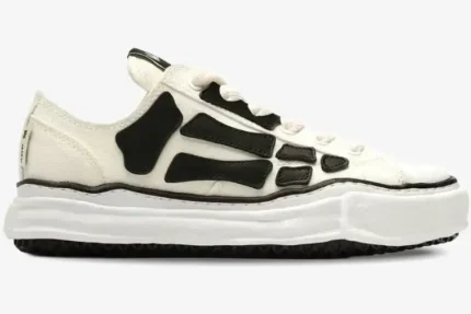 Amiri x Maison Mihara Yasuhiro Peterson OG Sole Canvas Low in white with black bone overlays, side profile view. - SKU AMFOSR1076271