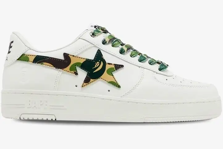 bape-sta-low-white-abc-camo-green-side-view-1k70191335-grn-252-902 A Bathing Ape Bape Sta Low sneaker in white with green ABC camo star and laces, side profile view. - SKU 1K70191335-GRN
