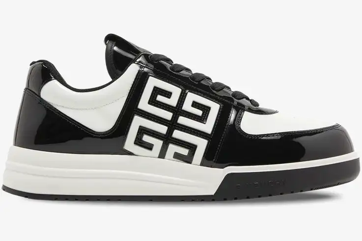 givenchy-g4-patent-leather-black-white-side-bh007wh1hj-004-606-665 Side view of Givenchy G4 sneakers in two-tone black and white patent leather with 4G logo. - SKU BH007WH1HJ-004