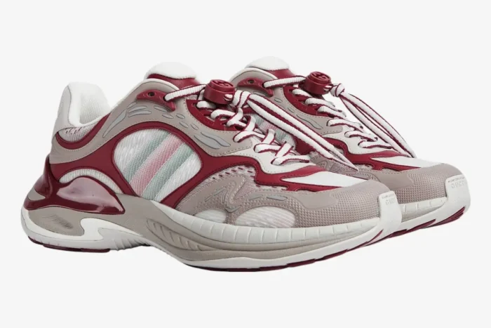 Gucci Run 2.0 sneakers in Rosso Ancora and grey mesh, three-quarter side view. - SKU 814040FAD5T8754