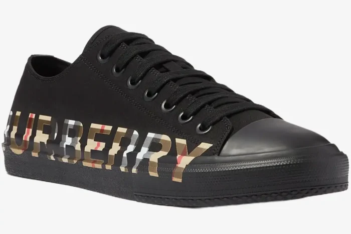 Burberry Larkhall Logo Print Canvas Low-Top Black - Image 4