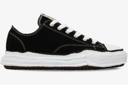 Side profile of Maison Mihara Yasuhiro Peterson OG Sole Low sneakers in black canvas with a chunky white midsole. - SKU A01FW702-BLK