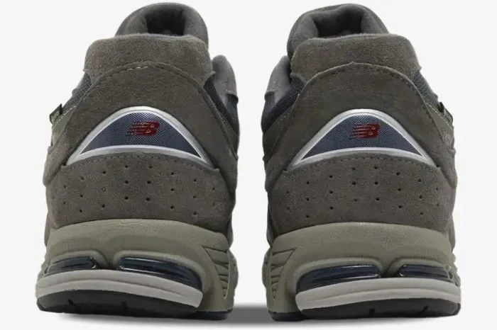 Rear view of New Balance 2002R GORE-TEX sneakers in Castlerock Natural Indigo grey suede. - SKU M2002RXC