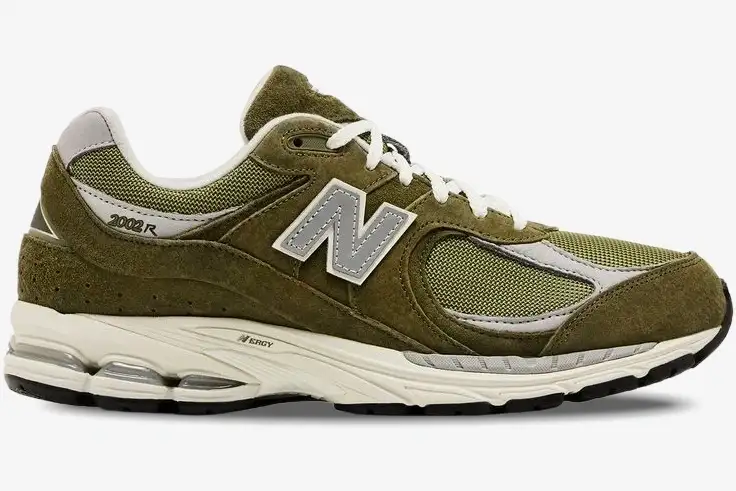new-balance-2002r-green-side-profile-m2002rfo-454-418 Side profile of New Balance 2002R Footlocker Exclusive sneakers in olive green suede and mesh. - SKU M2002RFO