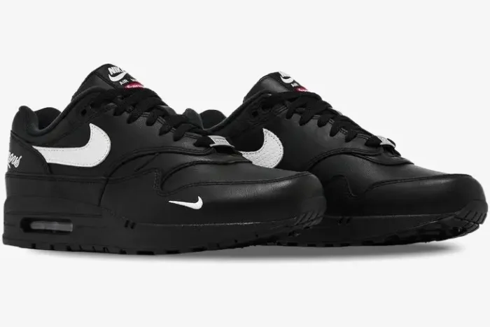 Black Nike Air Max 1 '87 SP x Supreme limited edition sneakers with white Swoosh, three-quarter side view. - SKU HF8813-001